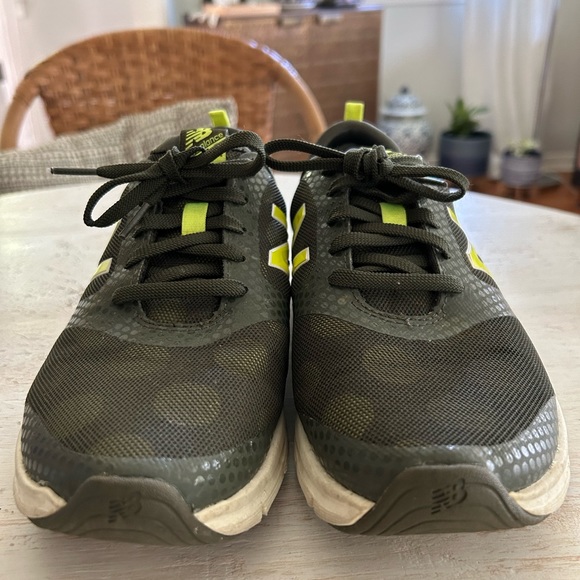 New Balance 711 Women’s army green fluorescent yellow polka dot size 9W - Picture 3 of 9